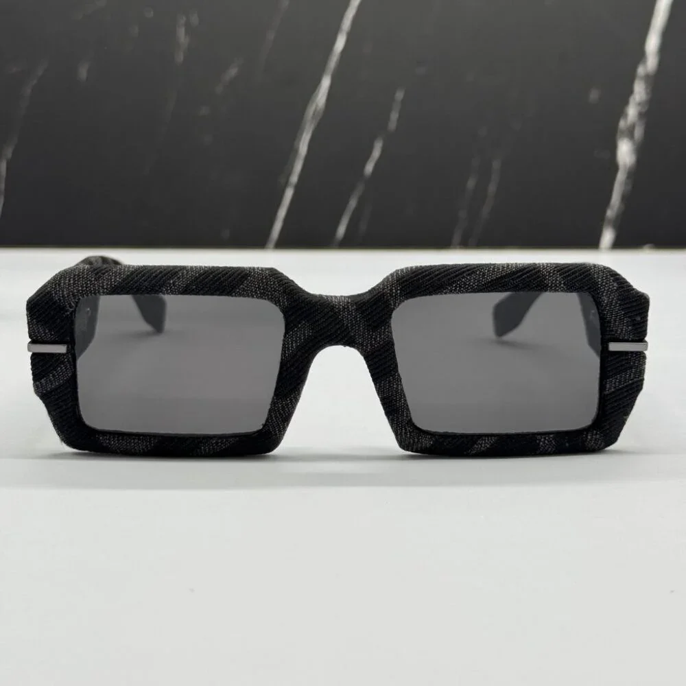 NEW FE40074U 05A FENDI SUNGLASSES BLACK GREY UNISEX EYEWEAR FENDI